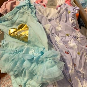 Gently worn baby outfits 5 outfits for price of 1